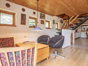 10 person holiday home in Fur