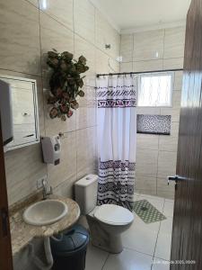 Casa com piscina e churrasqueira