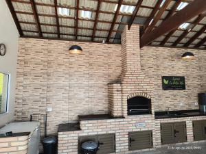 Casa com piscina e churrasqueira