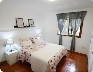 Terraza, céntrico pueblo aparcamiento cerca