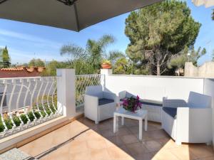 Nice Apartment with Pool