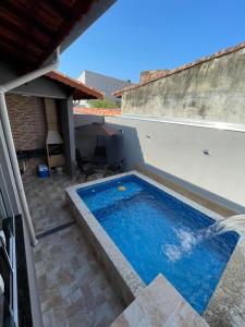 Casa de praia com piscina, churrasqueira, com 2 vagas de garagem