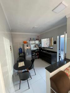 Casa de praia com piscina, churrasqueira, com 2 vagas de garagem