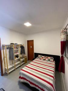 Casa de praia com piscina, churrasqueira, com 2 vagas de garagem