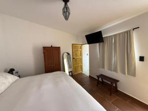 Casita de pueblo, Cercana a los Volcanes