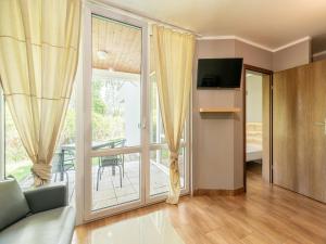 Holiday homes with pool, close to the beach