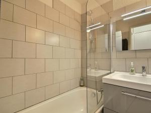 Appartement 2 pièces lumineux avec balcon pour 4 personnes - FR-1-455-270