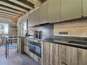 Chalet neuf avec jacuzzi et sauna - FR-1-455-267