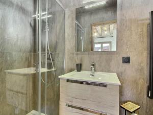 Chalet neuf avec jacuzzi et sauna - FR-1-455-267