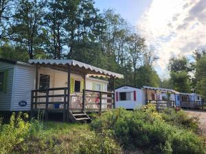 Mobil home cosy avec terrasse pour 4 personnes - API-1-52-266