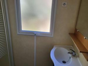 Mobil home cosy avec terrasse pour 4 personnes - API-1-52-266