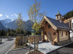 Stylish Alpine Chalet with Carport