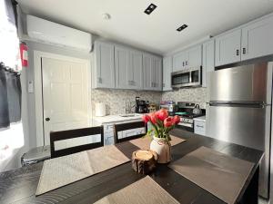 3 bedrooms in 2nd floor Modern Brooklyn home, Close to J train