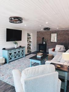 Hidden Meadow - rustic hideaway