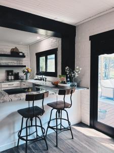 Hidden Meadow - rustic hideaway