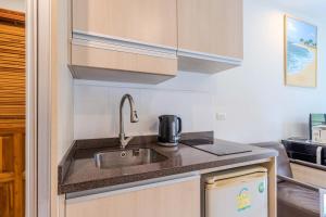 C233 Condo 650m Surin 1BR with Pool &Gym Prime Location