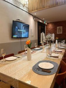 Spring of Seogyo 307, 5 minutes on foot from Hongik University Station