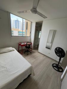 Habitación en central en apartamento familiar, 10 minutos de la playa