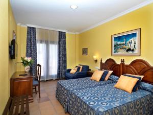 Double or Twin Room with Pool View room in Hotel Porfirio