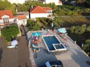 Apartmant Franica with heated pool and jacuzzi