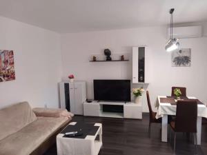 Next to NBU and Merto station, free parking