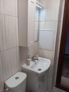 Next to NBU and Merto station, free parking