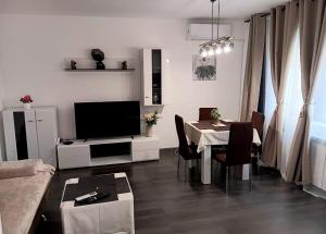 Next to NBU and Merto station, free parking