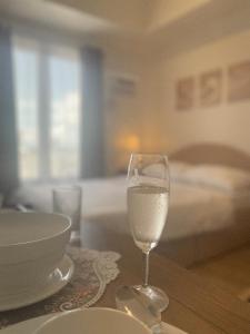 Modern Studio at The Median - Hi speed WIFI, Netflix & Prime, Near IT Park