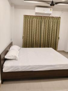 Dhavika stay eat n celebrate