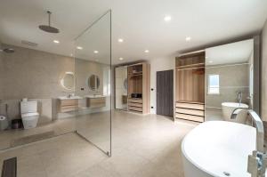 V161 Quiet 4BR with Pool Table, 3 Min to Rawai Beach