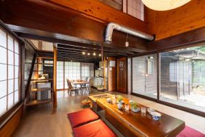 東京駅まで30分 日本の囲炉裏 1棟貸切 16名 130平米 2バスルーム パノラマビュー 桜 富士山