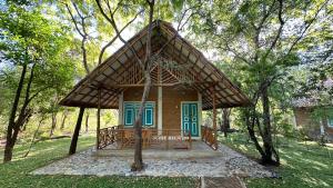Lake Forest Holiday Resort