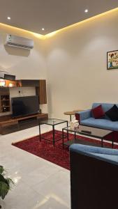 غرفه وصاله ومطبخ فندقي صغير هاديه