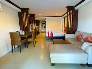 Puektian Seaview Studio Pool