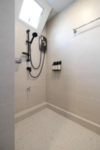 The Shantipan Lotus - Cozy 2BR Family Stay 400m from BTS Station