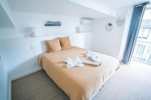 Face à la cité, Terrasse Et Climatisation - AE