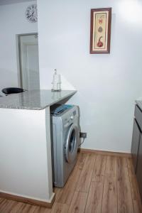 Modern Apt ideal for work and rest