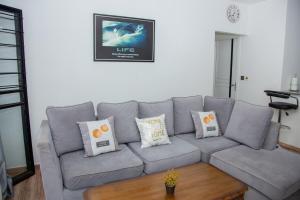 Modern Apt ideal for work and rest