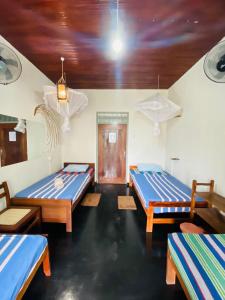 Seals Harbor Hotel