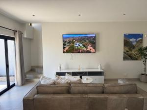 Sunset Valley Vacation Home in Langstrand