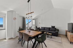 Penthouse Stella Marini with jacuzzi and sea view 2,5 km from sea