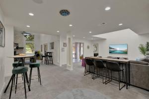 Whitewater River House - Game Room, Firepit, Walking distance to Whitewater Amphitheater!