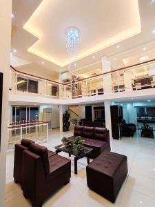 7BR Luxury Resort with Pool and Bar