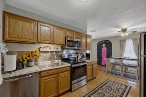 Marilyn House iconic charm 3 mins to downtown!