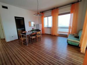 ATTICO Trilocale cod 218 CON VISTA MARE
