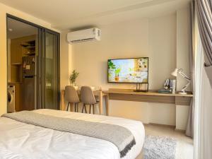 The Base Rise A Cozy Room near Central Phuket Studio Room Pool View