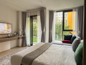 The Base Rise A Cozy Room near Central Phuket Studio Room Pool View