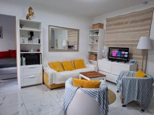 Very nice private Appartment 1 living room with sofa bed 1 bedroom 1 bathroom with toilet 1 Kitchen