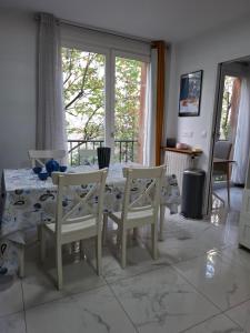 Very nice private Appartment 1 living room with sofa bed 1 bedroom 1 bathroom with toilet 1 Kitchen