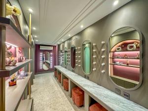 ARNI HER Ladies Hotel - Female Only